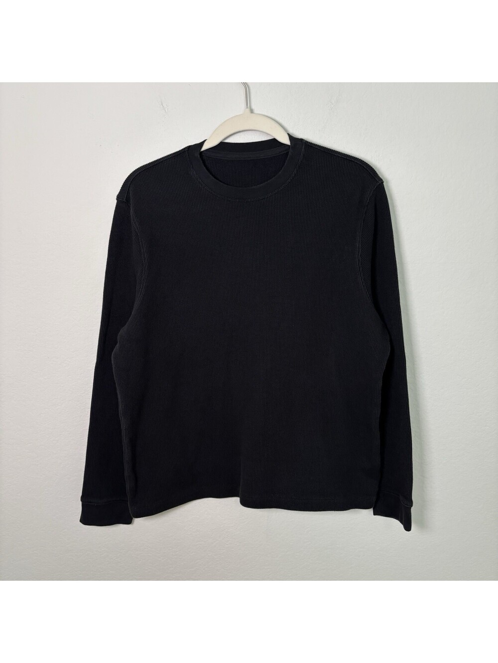 Lululemon Men’s Waffle Knit Long Sleeve Thermal Size Medium Black Basics EUC